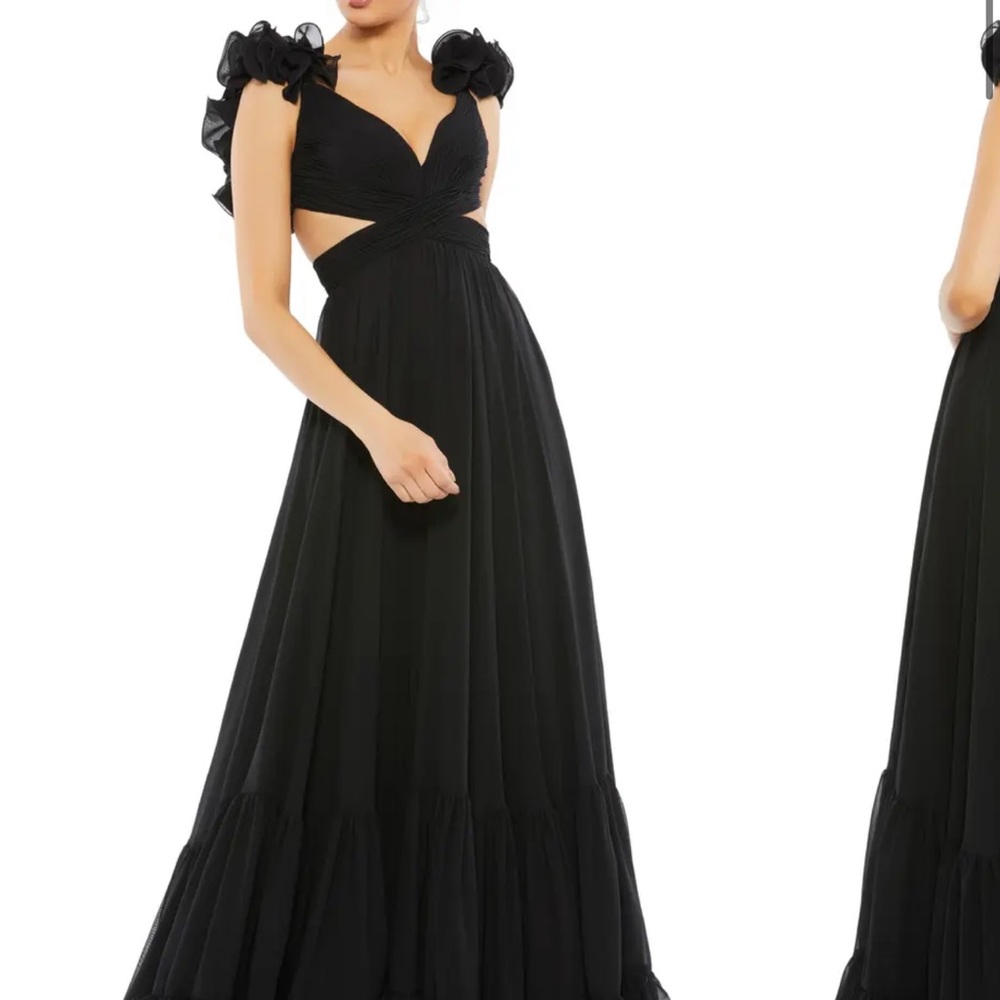 MAC DUGGAL Rosette Chiffon Cutout Empire Waist Gown in Black Size US 2